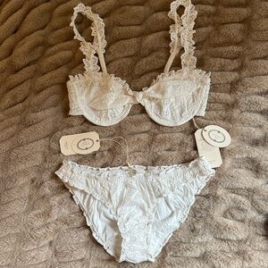 White Lace Women's Intimate Set